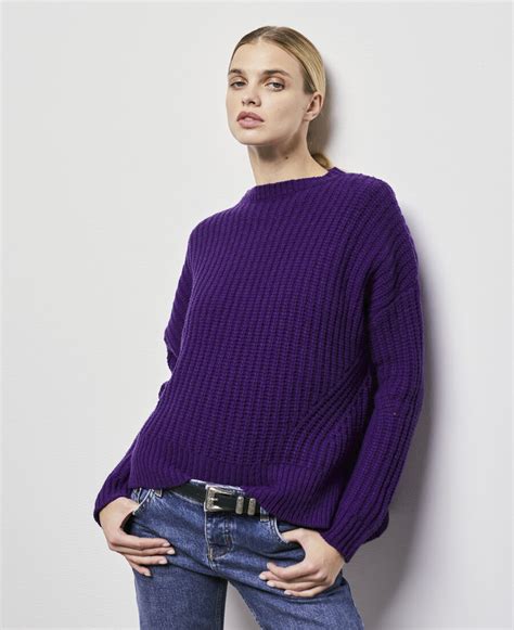 Pull en laine violet foncé 